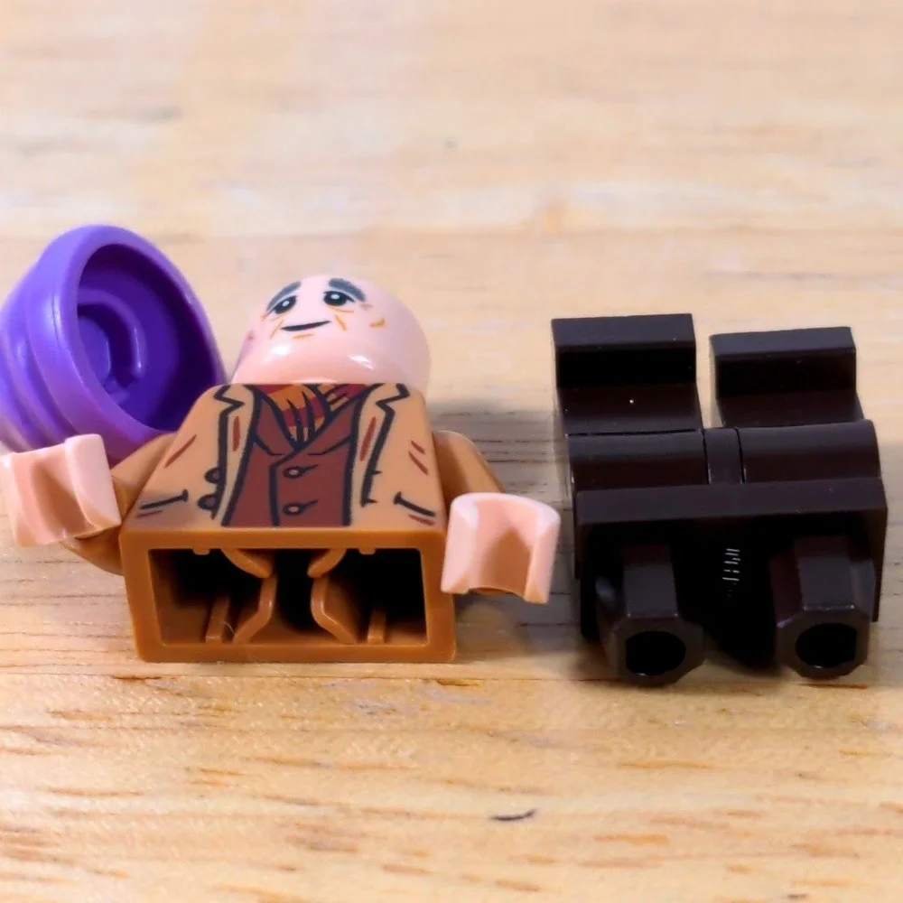 LEGO Minifigure Brown Jacket Purple Beanie City‎ Streetwear Y2K Excellent